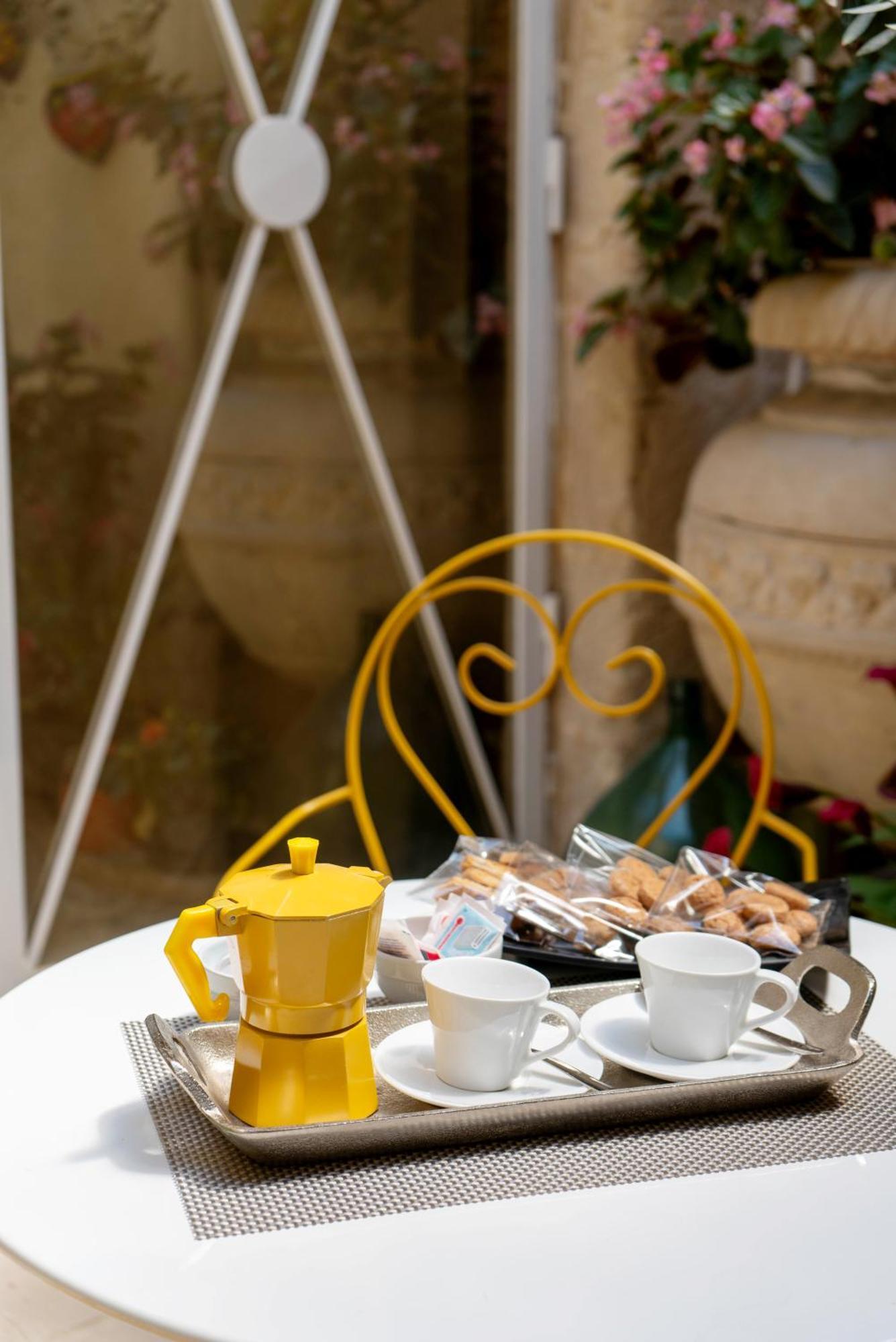 B&B Corte Dei Memoli Di Margiotta Giuseppina Lecce Exterior photo