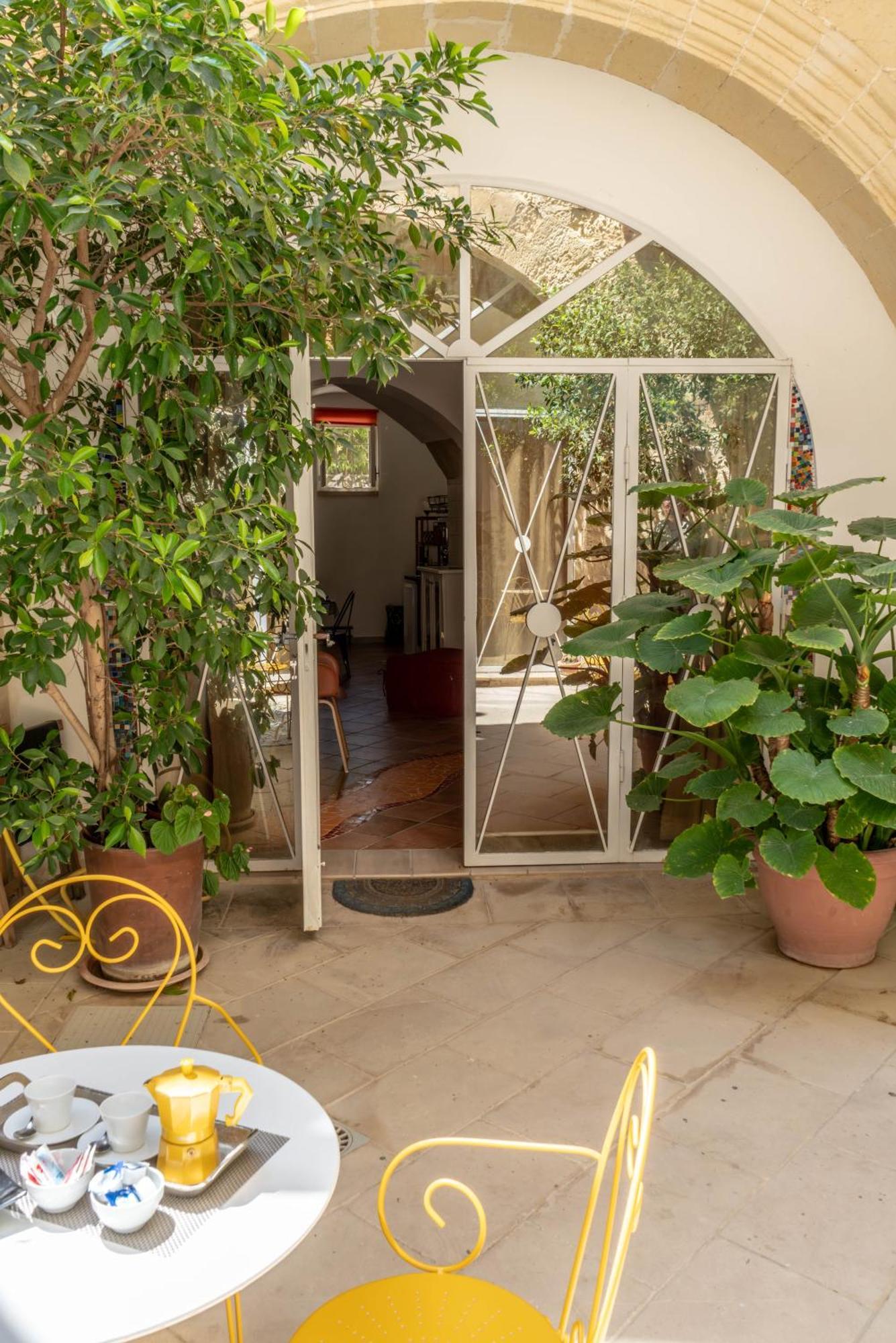 B&B Corte Dei Memoli Di Margiotta Giuseppina Lecce Exterior photo