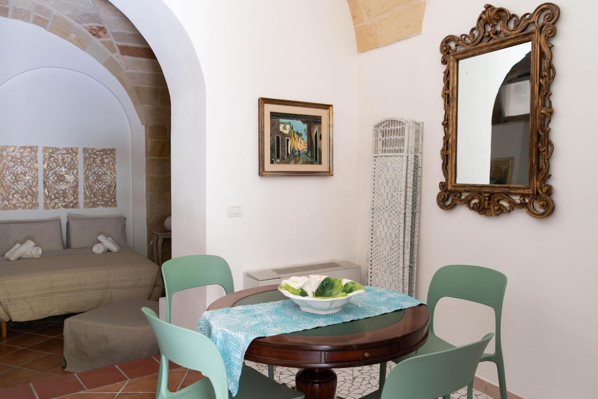 B&B Corte Dei Memoli Di Margiotta Giuseppina Lecce Exterior photo
