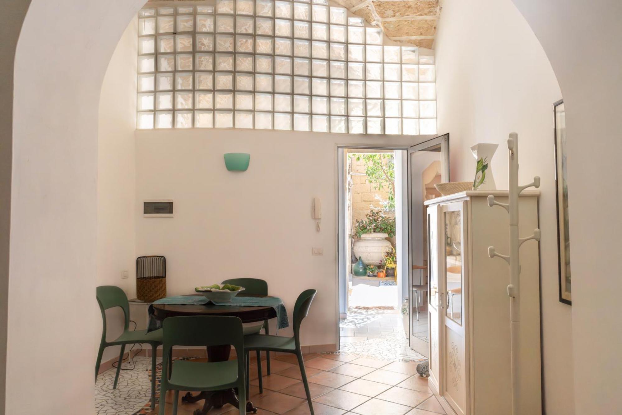 B&B Corte Dei Memoli Di Margiotta Giuseppina Lecce Exterior photo