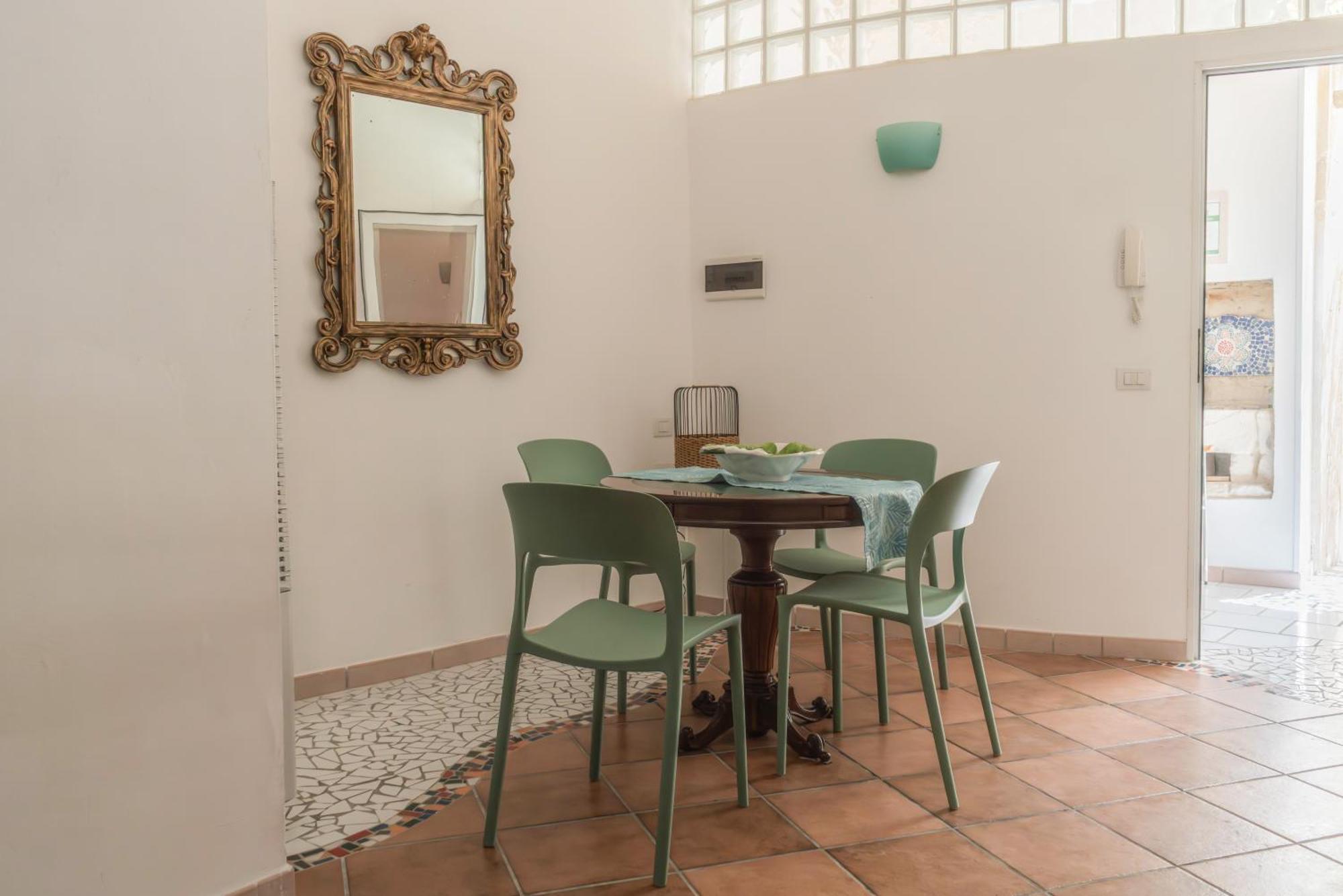 B&B Corte Dei Memoli Di Margiotta Giuseppina Lecce Exterior photo