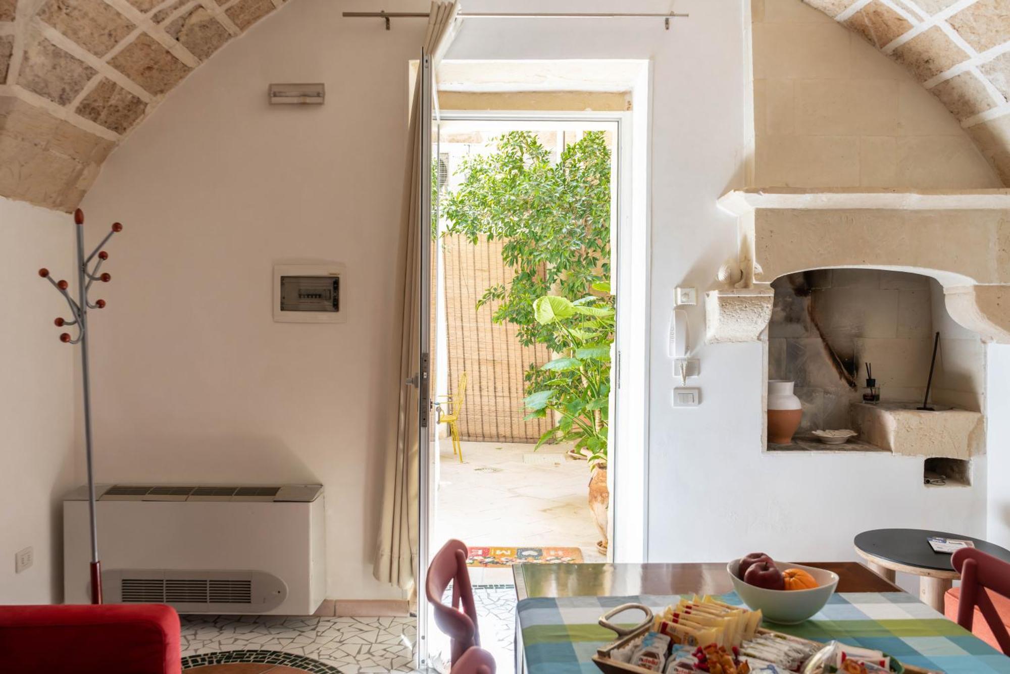B&B Corte Dei Memoli Di Margiotta Giuseppina Lecce Exterior photo