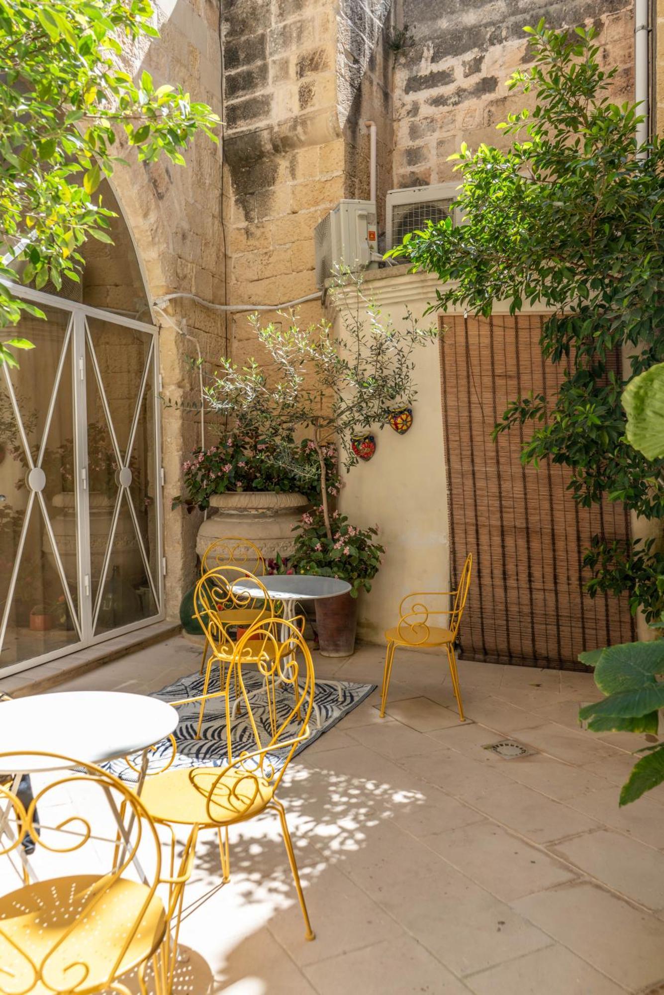 B&B Corte Dei Memoli Di Margiotta Giuseppina Lecce Exterior photo