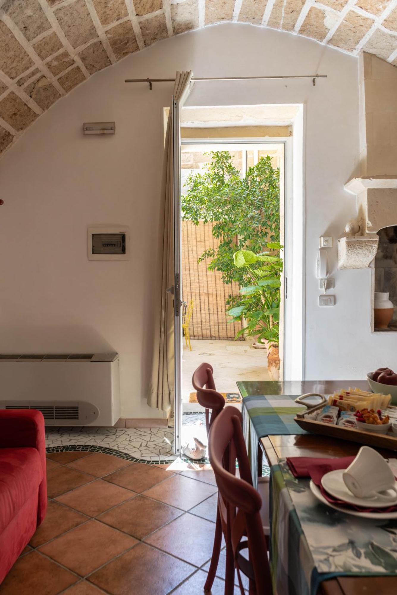 B&B Corte Dei Memoli Di Margiotta Giuseppina Lecce Exterior photo