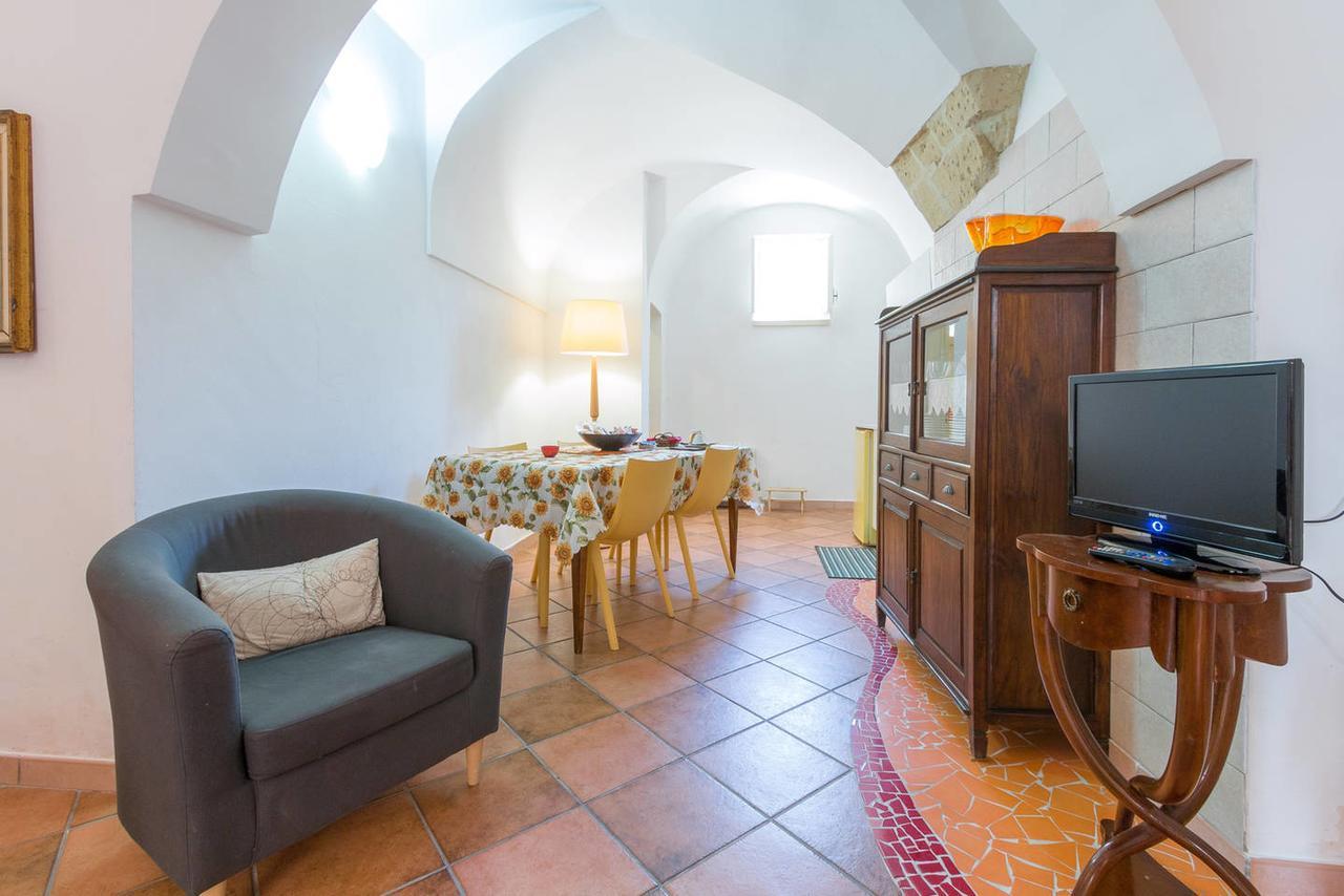 B&B Corte Dei Memoli Di Margiotta Giuseppina Lecce Exterior photo