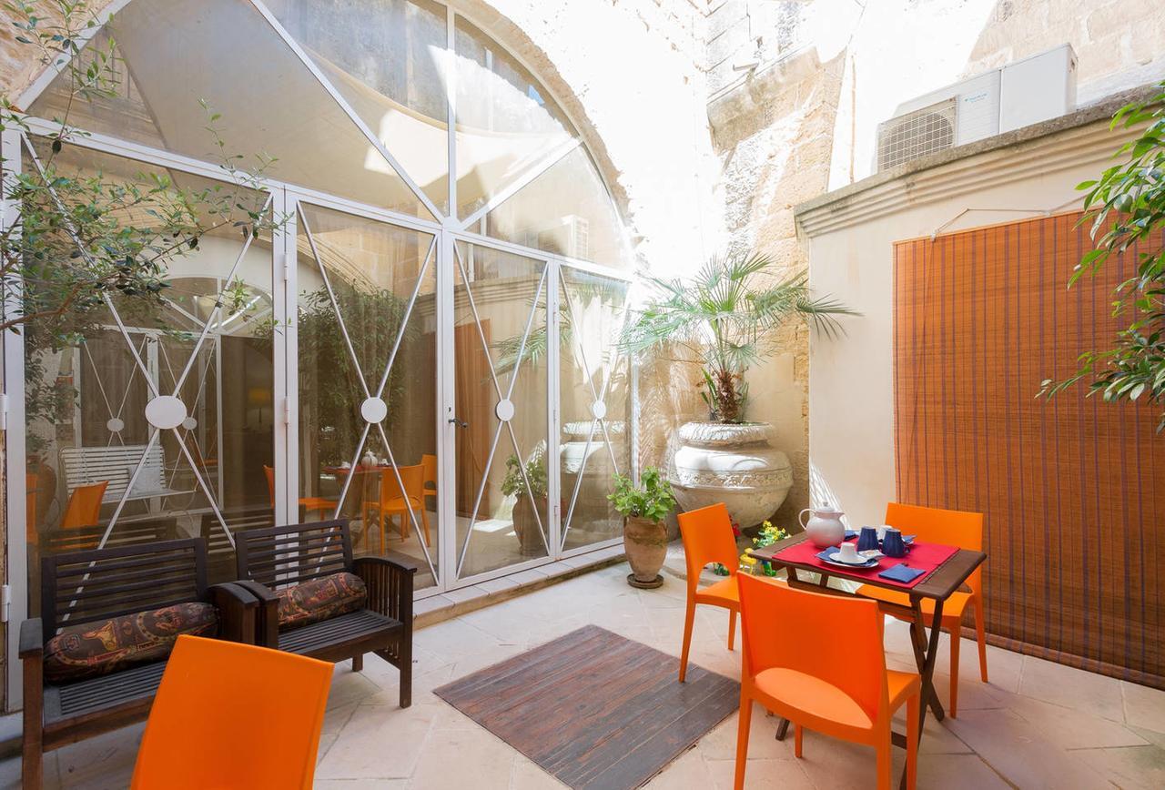 B&B Corte Dei Memoli Di Margiotta Giuseppina Lecce Exterior photo