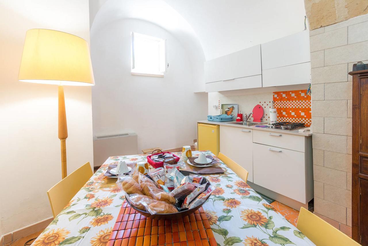 B&B Corte Dei Memoli Di Margiotta Giuseppina Lecce Exterior photo