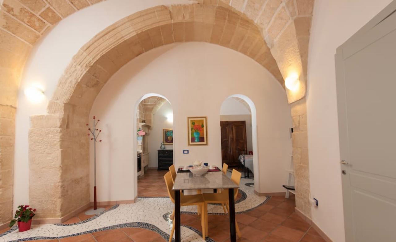 B&B Corte Dei Memoli Di Margiotta Giuseppina Lecce Exterior photo
